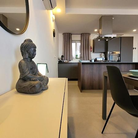 Stylish - Modern - Large Terrace - 2 Bed - 200 M From Sea - Fully Air Con Apartment Сейнт Полс Бей Екстериор снимка