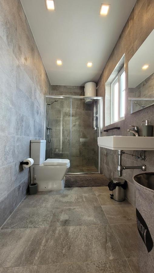 Stylish - Modern - Large Terrace - 2 Bed - 200 M From Sea - Fully Air Con Apartment Сейнт Полс Бей Екстериор снимка