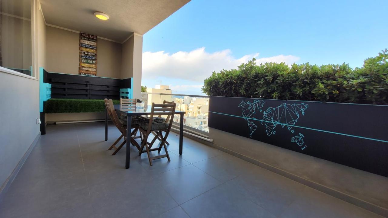 Stylish - Modern - Large Terrace - 2 Bed - 200 M From Sea - Fully Air Con Apartment Сейнт Полс Бей Екстериор снимка
