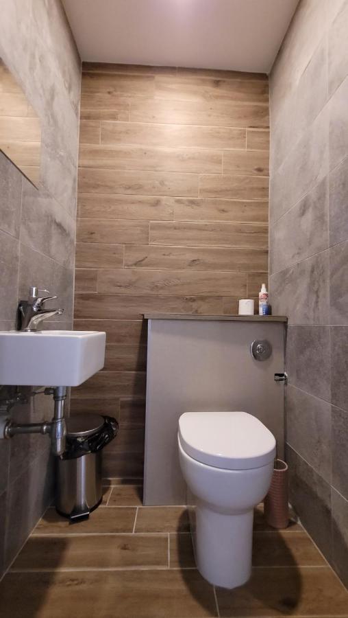 Stylish - Modern - Large Terrace - 2 Bed - 200 M From Sea - Fully Air Con Apartment Сейнт Полс Бей Екстериор снимка